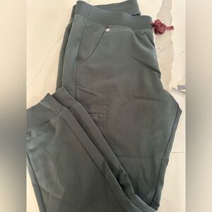 Figs Women’s Olive Cargo Pants